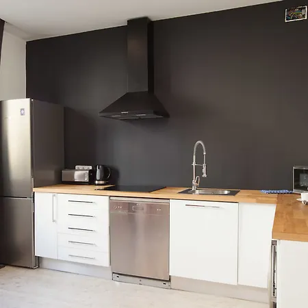Rent Top Diagonal-aribau 3*