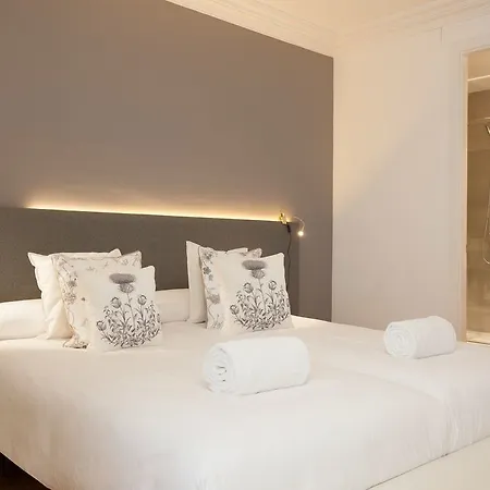 Rent Top Diagonal-aribau 3*