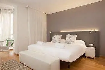 Rent Top Diagonal-aribau 3*